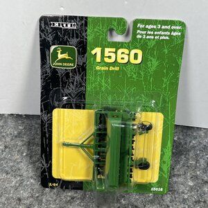 JOHN DEERE 1560 GRAIN DRILL-1/64-NICE-PACKAGED-2001 ERTL